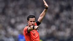 Lío con un árbitro chileno: “Habló todo el partido con (Edu) Vargas, capaz van a comer juntos”