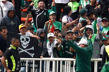 Fotos del entrenamiento de Nacional en el Atanasio Girardot acompañado de su afición.
