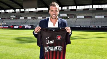 Van der Vaart: "I thought they would build a team around me"