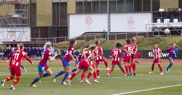 Gol de Graham de falta directa para poner el segundo gol de las blaugranas en el marcador. 