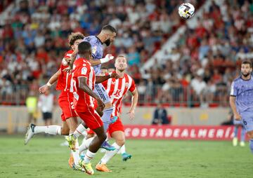 Ocasión de Benzema.