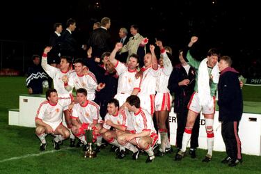 No es una final cualquiera, ya que fue el primer título europeo conseguido por el nuevo Manchester United encabezado por Ferguson. Además, vencieron al FC Barcelona de Cruyff, el hombre que cambió la historia de los blaugranas. No obstante, se encargó de que un joven dentro su sus filas, Guardiola, adquiriese bien sus enseñanzas para que después pudiese vengarse de los 'Reds Devils'.