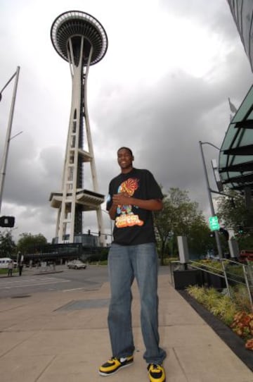 Su primer destino en la NBA fueron los Seattle Supersonic. Durant fue seleccionado en el draft de 2007 en el segundo puesto. Por delante de él sólo quedó Greg Oden.