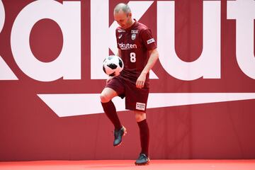 Andrés Iniesta presented at Vissel Kobe.