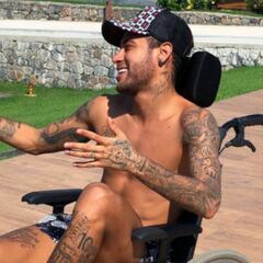 Neymar 'homenajea' a Hawking y es duramente criticado en redes