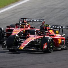 Los mensajes de Ferrari antes y después de la batalla Sainz-Leclerc