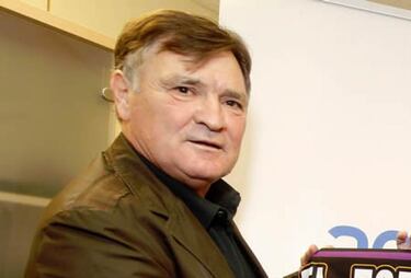 Florentino tienta a Camacho para volver al Madrid