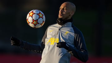 Fabinho con pelota dominada