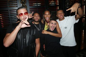 DJ Snake, Neymar, Cindy Bruna, Marco Verratti y MBappé.