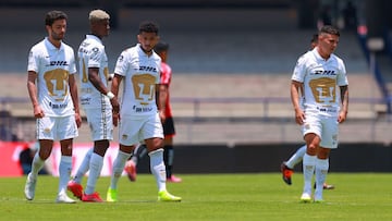 Jugadores de Pumas durante un partido de Liga MX