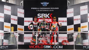 Rea domina bajo la lluvia y Forés logra su primer podio