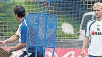 <b>CUESTIONADO. </b>A Diego Rivas se le busca una salida desde que finalizó la pasada temporada.