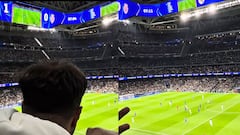 Afición muestra apoyo para Vinicius en el minuto 7 del partido en Champions