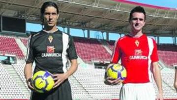 <b>NUEVA IMAGEN. </b>El Murcia destierra sus camisetas gafes.