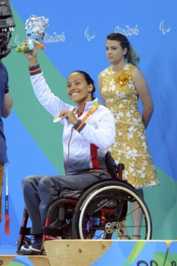 Teresa Perales consigue la medalla de plata. 