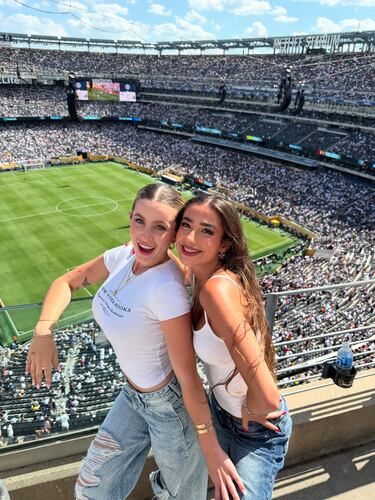 Vinicius Jr hits the beach with friends: the rich and famous on vacation