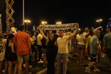 Los seguidores se reunieron en la Plaza de Cibeles para celebrar la decimocuarta Champions League del Real Madrid.