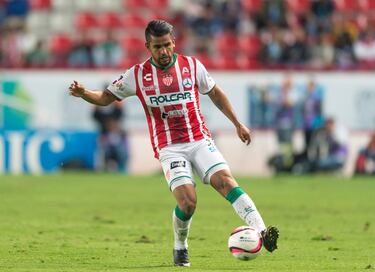 Matías y otros dos chilenos, en el 11 ideal de Necaxa para 2018