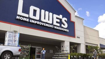 Sucursal de Lowe's en Canoga Park, Los Angeles. USA. Mayo, 2020.