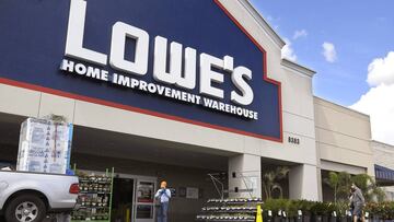 Sucursal de Lowe&#039;s en Canoga Park, Los Angeles. USA. Mayo, 2020.  