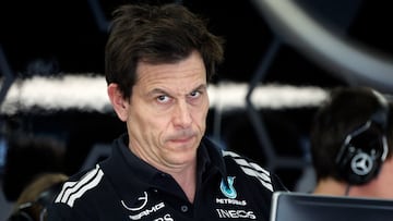 SUZUKA (Japan), 27/03/2026.- Mercedes team principal Toto Wolff looks on during the second practice session of the Formula 1 Japanese Grand Prix at the Suzuka International Racing Course racetrack in Suzuka, Japan, 27 March 2026. The 2026 Formula 1 Japanese Grand Prix is held on 29 March. (Fórmula Uno, Japón) EFE/EPA/FRANCK ROBICHON