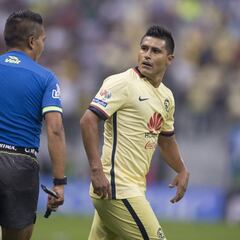Osvaldo Martínez, dos juegos fuera por ofender al árbitro