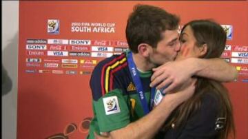 El famoso beso de Casillas y Sara Carbonero. 