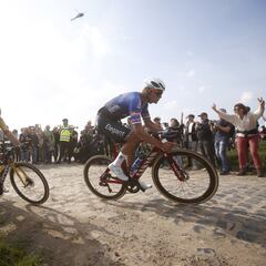 ¿Culpa de Degenkolb o de Van der Poel? Así fue la caída del alemán