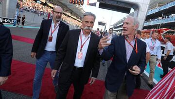 Chase Carey, presidente de la F&oacute;rmula 1, durante el GP de Abu Dhabi.