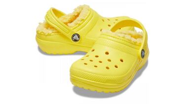 Estos zuecos Crocs con forro interior para el frío están disponibles en 11 colores