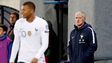 Deschamps, irónico: "No podemos cuidar de Mbappé"