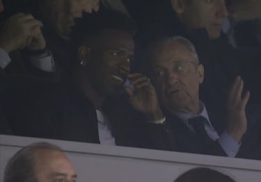 El Bernabéu, a una con Vinicius
