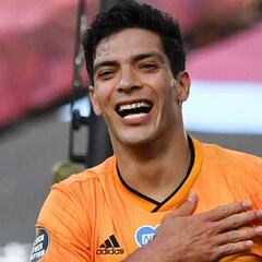 Raúl Jiménez manda sus felicitaciones del Día del Padre