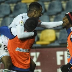 El Deportivo retiene el liderato en Pasarón