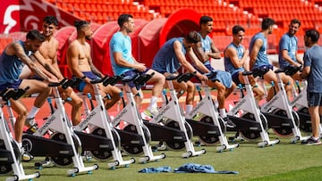 El Almería pedalea hacia el playoff,