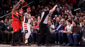 Isaiah Thomas, en el momento de su expulsi&oacute;n del partido ante Portland Trail Blazers.