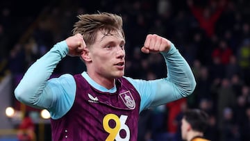 Zian Flemming del Burnley celebra un gol contra el Hull City en un partido de la Championship inglesa disputado el 12 de febrero de 2025 en Burnley, England.