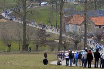 Es una de las cinco pruebas conocida como 'Monumentos del ciclismo' (junto a Milán-San Remo, París-Roubaix, Lieja-Bastoña-Lieja y Giro de Lombardía), y por el año de su creación es la más joven de todas. 