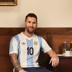 El video viral de Messi firmando miles de camisetas de Argentina