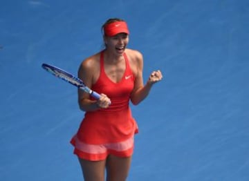 Maria Sharapova venció a su compatriota Ekaterina Makarova para llegar a la final del Abierto de Australia.