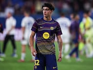 BARCELONA, SPAIN - AUGUST 10: Hector Fort of FC Barcelona looks on during the Joan Gamper Trophy match between FC Barcelona and Como1907 at Estadi Johan Cruyff on August 10, 2025 in Barcelona, Spain. (Photo by Eric Alonso/Getty Images)