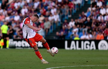 Jornada con mucho protagonismo de los delanteros. Nos dejamos fuera a Higinio, del Albacete, que podra haber entrado perfectamente, pero al igual que pas en la portera, los que entran en este apartado tienen sus motivos. Alemao escenific un gol de videojuego tras controlar de espaldas y sacarse un zurdazo inapelable que entr por toda la escuadra.