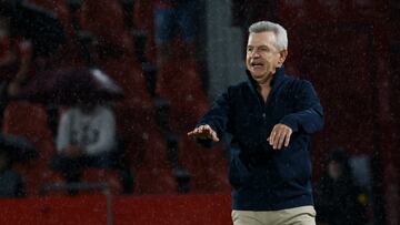 PALMA DE MALLORCA, 25/05/2023.- El técnico mexicano del RCD Mallorca, Javier Aguirre, durante el encuentro de la jornada 36 de LaLiga entre el RCD Mallorca y el Valencia CF, este jueves en el estadio de Son Moix, en Mallorca. EFE/CATI CLADERA