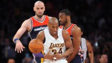 Kobe Bryant y John Wall.
