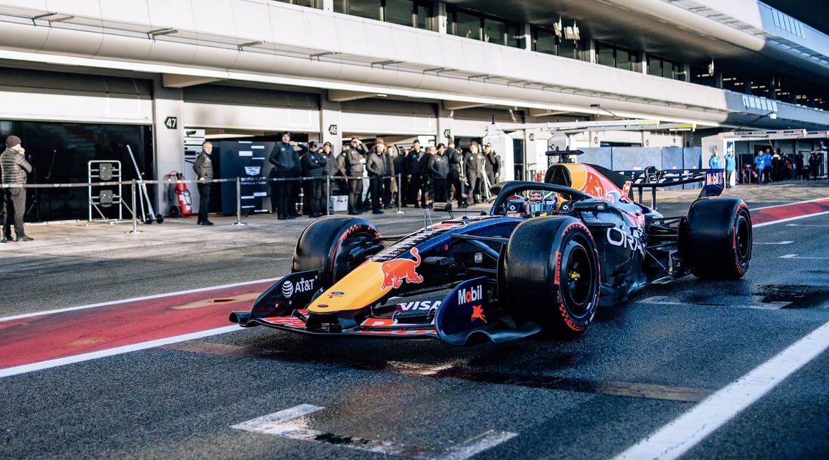 Isack Hadjar (Red Bull RB22). Barcelona, F1 2026.