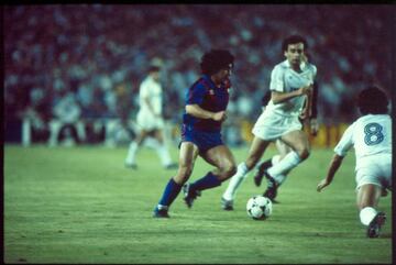 Maradona facing Real Madrid with Barcelona