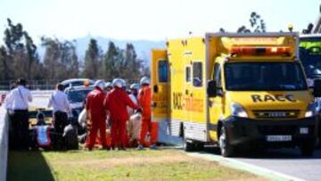 La ambulancia se llev&oacute; a Alonso al hospital.