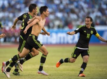 Jürgen Damm tocó su primer balón y anotó para poner el 2-0 a favor de México.