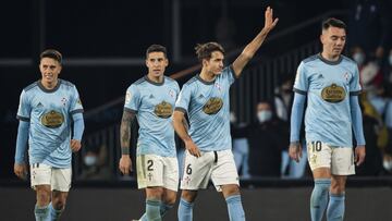 VIGO, SPAIN - DECEMBER 17: Denis Su&aacute;rez (2R) of RC Celta de Vigo celebrates after scores his sides third goal during the LaLiga Santander match between RC Celta de Vigo and RCD Espanyol at Abanca-Bala&Igrave;dos on December 17, 2021 in Vigo, Spain.