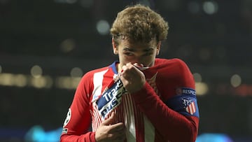 Antoine Griezmann alcanzó su clímax futbolístico defendiendo la playera del Atlético de Madrid. El delantero francés declaró en 2018: "El beso al escudo es lo que siento, me encanta este club, quiero luchar por estos compañeros, por este míster. Yo me siento muy valorado por mi club". Un año después fichó por Barcelona. 